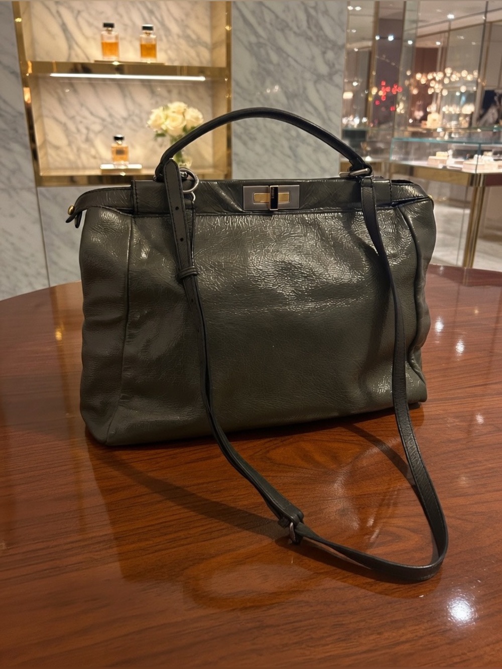 Fendi Large Peekaboo Iconic Satchel bag - Picture 3 of 11